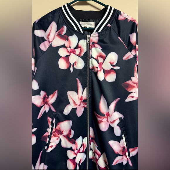 Luna Moon Bomber Style Floral Jacket 
Size M 
( Oversized ) - Picture 2 of 5